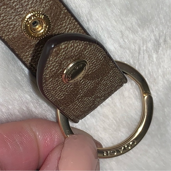 NEW! COACH Trigger Snap Bag Charm Double End Valet Key Ring Rainbow Heart NWT! - Picture 11 of 16